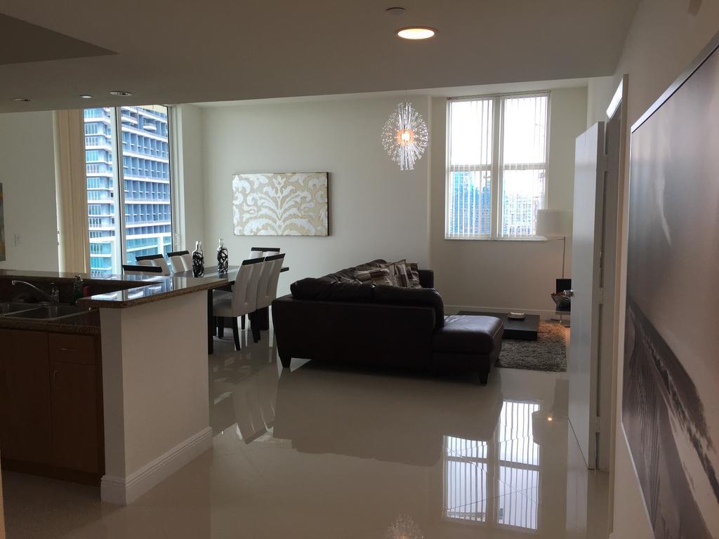 Lyx Suites At One Broadway In Brickell Miami Exterior foto